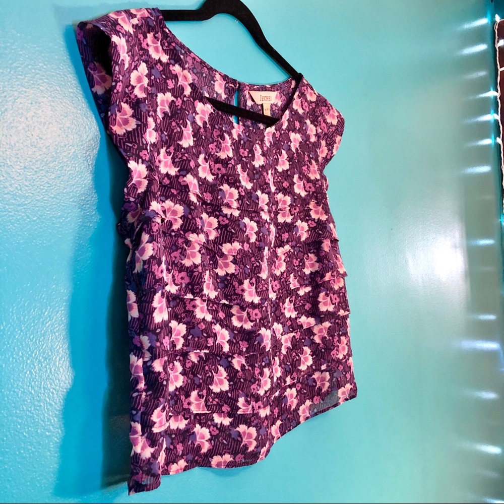 Decree Short Sleeve Ruffle Top - Picture 3 of 6